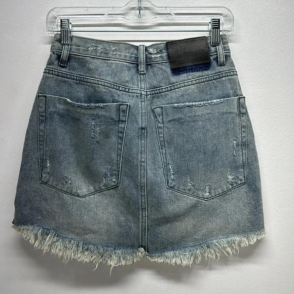 One Teaspoon 2020 Mini Denim Skirt Distressed Frayed Hem in Light Blue Size 26 - Picture 8 of 10